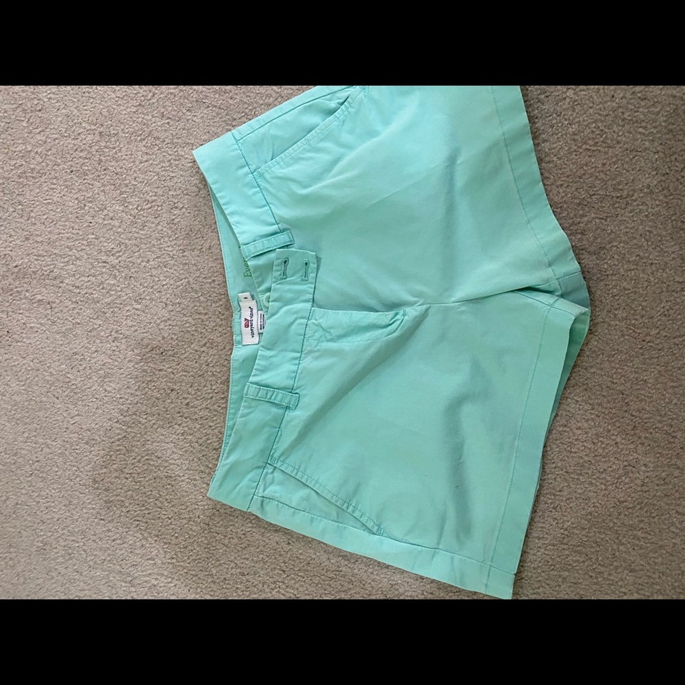 Woman’s Vineyard vines shorts